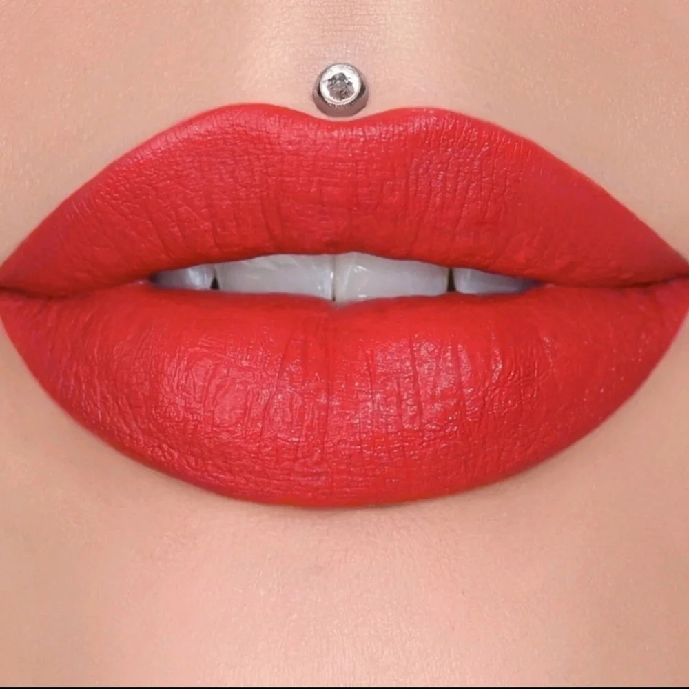 NIB Jeffree Star Velvet Trap Lipstick - Cherry Soda